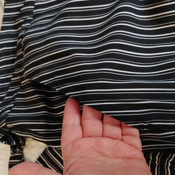 2/$30 Jennifer Lopez Striped Capri Pants - Picture 6 of 7